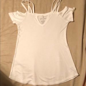 Ribbed cold shoulder cut out shirt